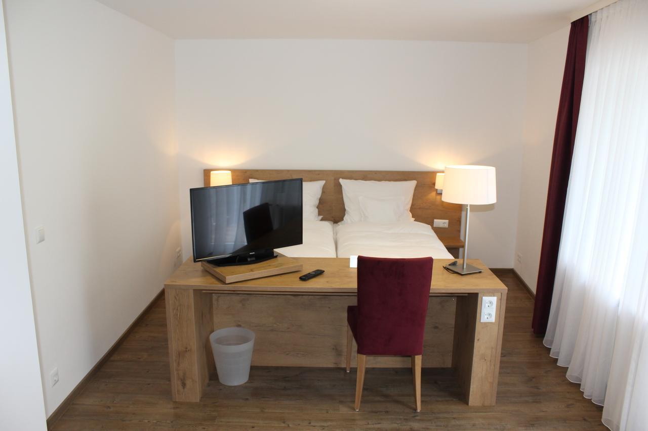 Gasthof Und Pension Zum Loewen Hirschberg an der Bergstraße Esterno foto